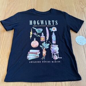 Warner Bros Black Hogwarts Short Sleeve Tee